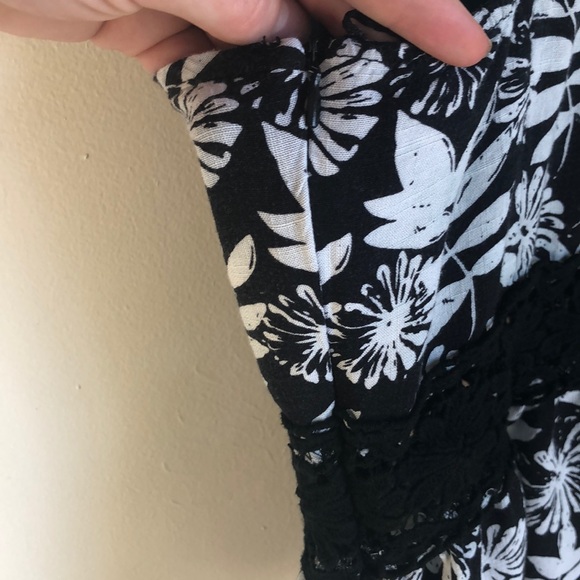 Floral Black and White Lace Peplum Crop Top! - Picture 7 of 8